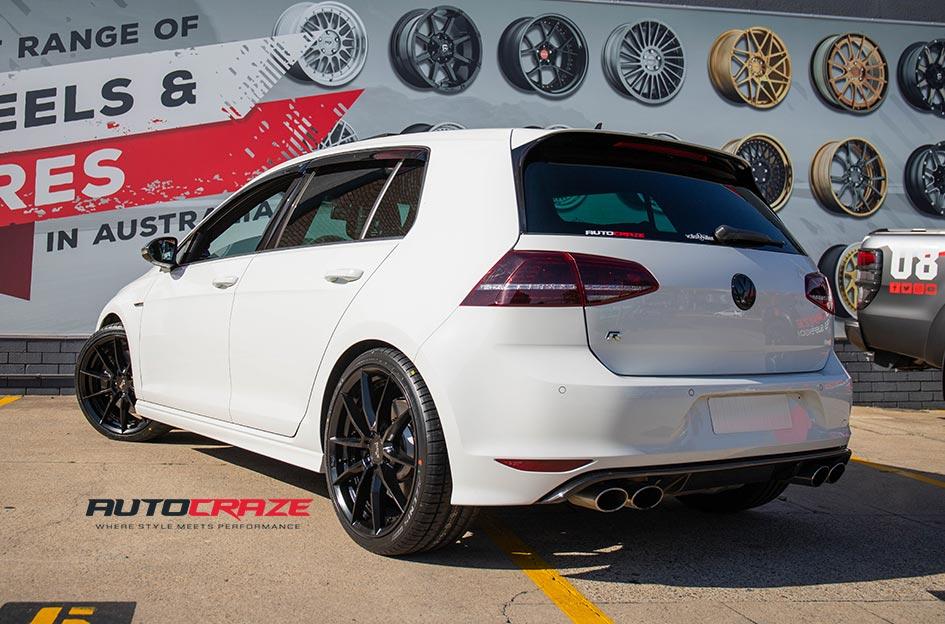 VOLKSWAGEN GOLF SECTOR SATIN BLACK